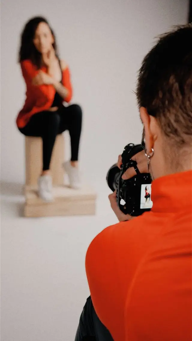 Studioaufbau mit ruhigem Hintergrund für Porträts